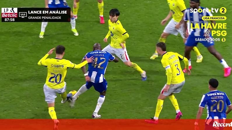 Arbitragem do FC Porto-Arouca considerada "insatisfatória"