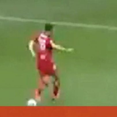 Paulinho oferece assistência de calcanhar na vitória do Toluca