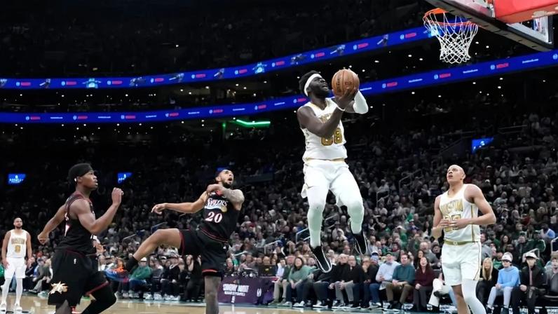 Neemias Queta realizou, frente aos Sixers, a melhor exibição da carreira na NBA