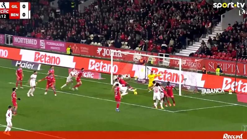 Canto de Schjelderup e cabeceamento de António Silva: o golo com que o Benfica abriu o ativo em Barcelos