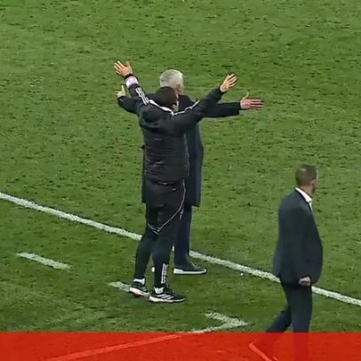 Mourinho abandona banco; Prestianni entrega camisola a adepto no final do jogo