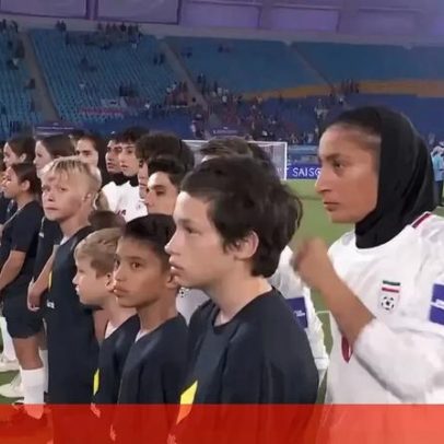 Seleção iraniana recusa cantar o hino; silêncio fala mais alto