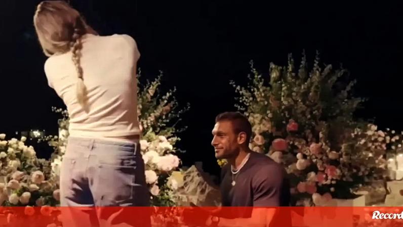 «Tu e eu, para sempre»: Aryna Sabalenka está noiva de empresário brasileiro e mostra momento do pedido