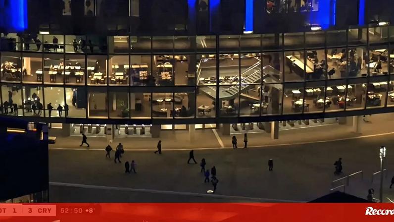 Sinal dos tempos: adeptos do Tottenham revoltam-se e abandonam estádio ao intervalo