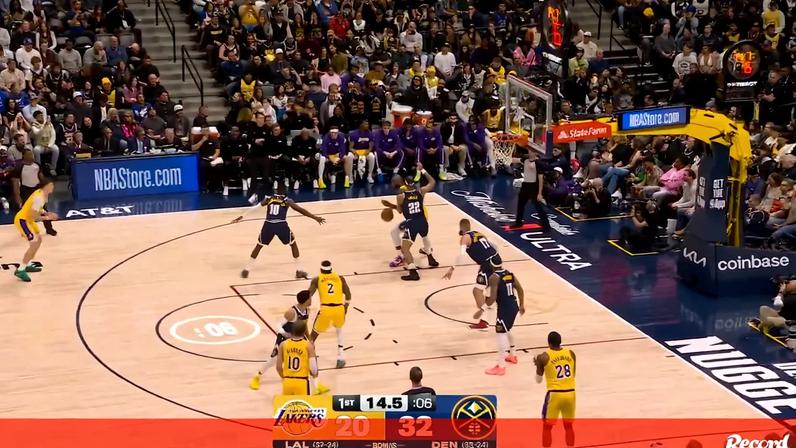 LeBron James tornou-se esta madrugada, na derrota dos Los Angeles Lakers frente aos Denver Nuggets (113-120), no jogador com mais cestos na história da NBA