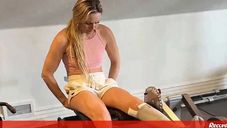 Lindsey Vonn voltou a partilhar, nas últimas horas, algumas imagens do processo de recuperação à grave lesão que sofreu nos Jogos Olímpicos de Inverno e que levou a que fosse submetida a várias operações na perna esquerda.