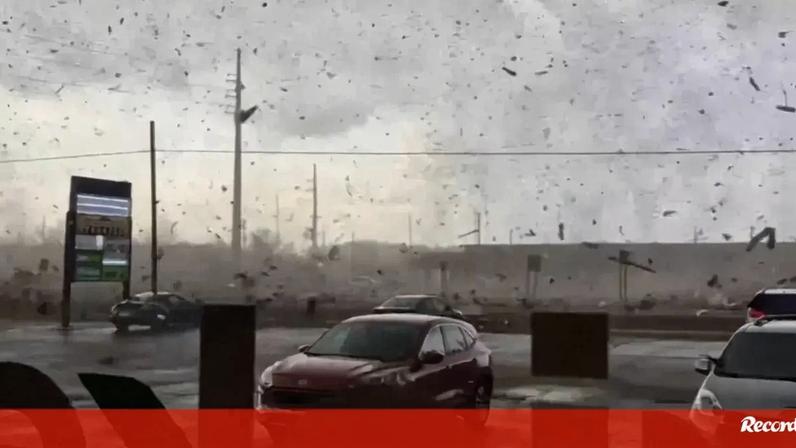 Um grande tornado atingiu o estado norte-americano do Michigan, esta sexta-feira, provocando pelo menos três mortos e vários feridos.