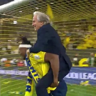 Al Nassr vence nos descontos; Jorge Jesus celebra o herói do jogo