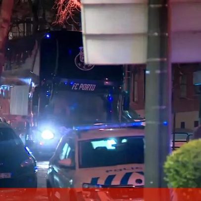 Bednarek em Lisboa, FC Porto chega ao hotel ao ritmo de Farioli