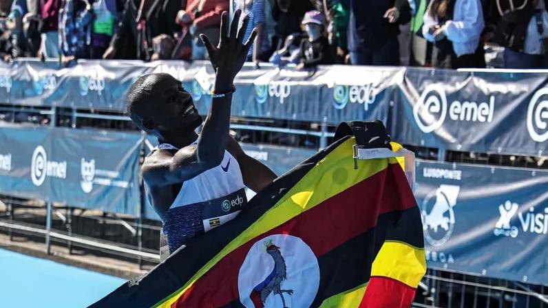 Jacob Kiplimo bate recorde mundial na Meia Maratona de Lisboa