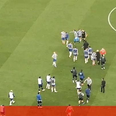 Bate-boca entre Prestianni e Gabri Veiga após apito de João Pinheiro