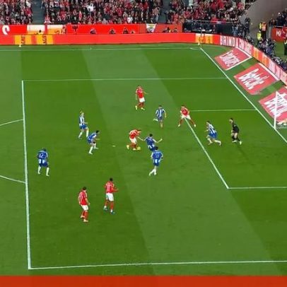 Lukebakio falha ao poste e Schjelderup converte recarga para golo do Benfica