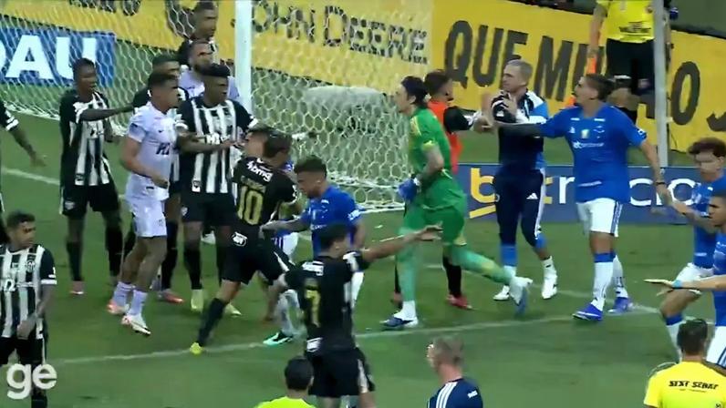 Vitória do Cruzeiro frente ao Atlético Mineiro manchada