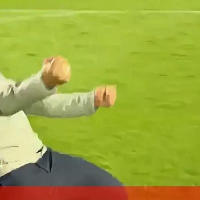 Abel Ferreira quase desliza no relvado na celebração do Paulistão pelo Palmeiras