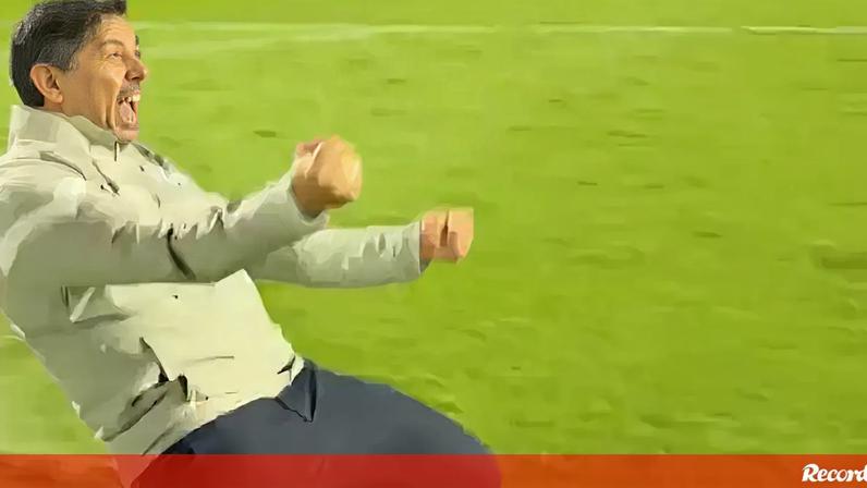 Abel Ferreira até deslizou no relvado: a festa do Palmeiras após a conquista do Paulistão