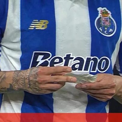 O papel de Farioli que foi passando entre jogadores do FC Porto no clássico