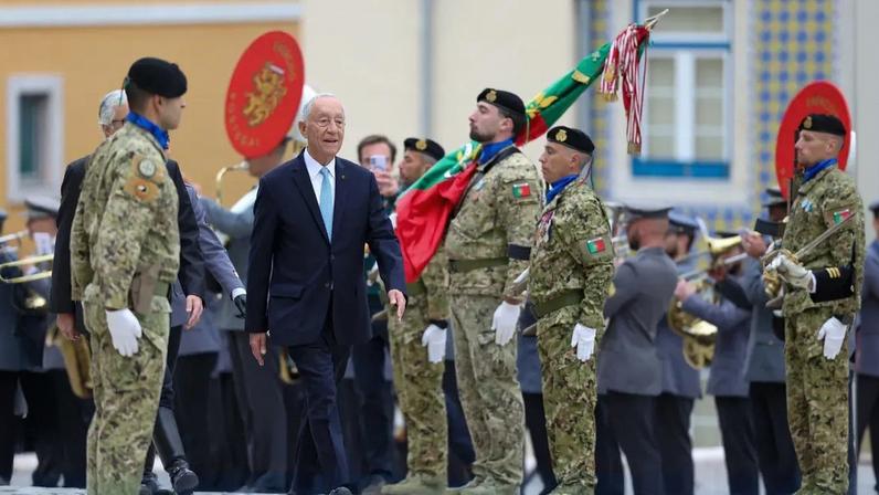 Marcelo Rebelo de Sousa fez uma paragem curta num supermercado antes de chegar ao Parlamento. Aos jornalistas afirmou que António José Seguro "vai ser um grande, grande Presidente e deve contar com o apoio de todos os portugueses".