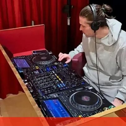 Grealish mostra recuperação com sauna, ginásio e muita música