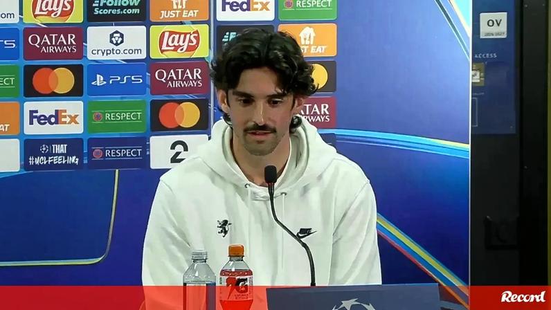 Avançado do Sporting revela conversa com o colega de equipa