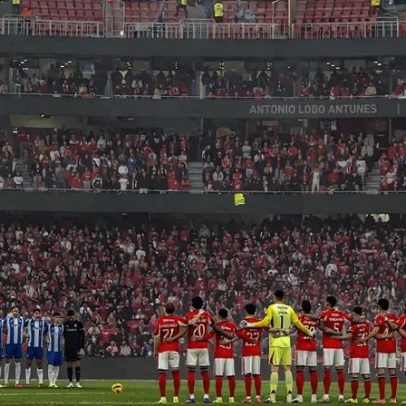 Assobios no minuto de silêncio por Lobo Antunes geram multa 6 mil euros ao Porto