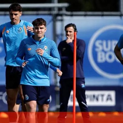 Farioli mantém decisão de não inscrever Pietuszewski na Liga Europa