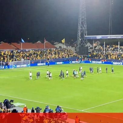 Agradecimento aos adeptos nos momentos finais de Bodø/Glimt-Sporting