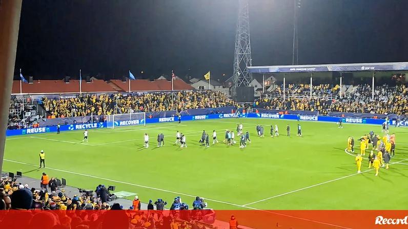 O breve agradecimento aos adeptos no meio da euforia norueguesa: os momentos finais do Bodo/Glimt-Sporting