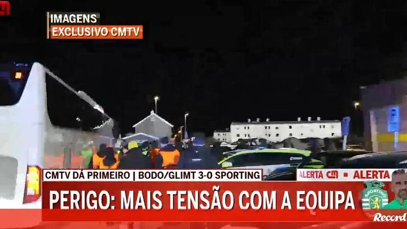 A fúria dos ultras do Sporting junto ao autocarro da equipa leonina: polícia teve de fazer cordão