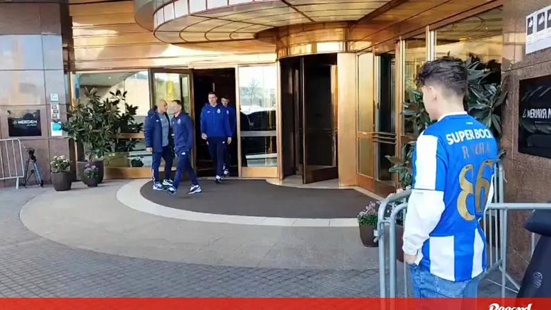 Plantel do FC Porto estica as pernas em Estugarda... e Diego conseguiu estar com Rodrigo Mora