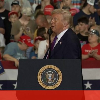 Apoiante de Trump desmaia durante evento e recebe auxílio médico do Dr. Oz