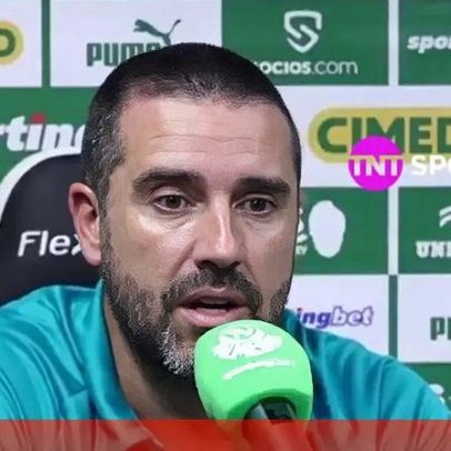 Adjunto de Abel Ferreira critica o relvado de São Januário