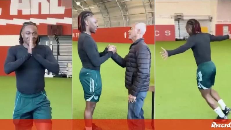 Eze reage com alegria ao conhecer o ídolo Romário