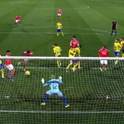 Benfica empata em Arouca com cabeceamento de Ríos