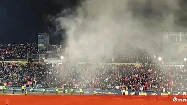 Incêndio em zona de adeptos do Benfica em Arouca interrompe transmissão