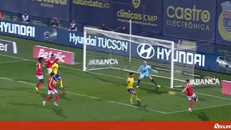 O golo de Ivanovic que deu o triunfo ao Benfica em Arouca no último suspiro