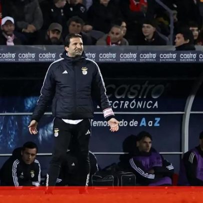 Mourinho castigado assistiu ao Arouca-Benfica a partir do autocarro