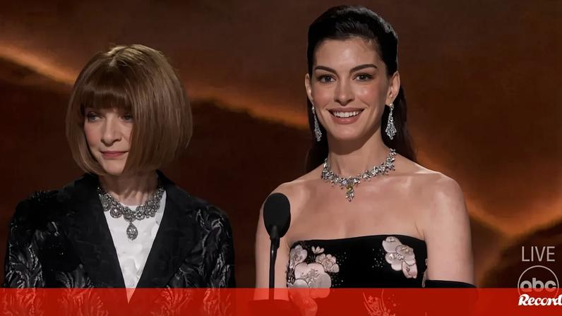«O que acha do meu vestido?»: Anne Hathaway e Anna Wintour arrancam gargalhadas na cerimónia dos Óscares