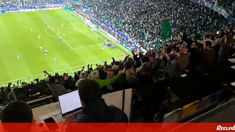 Invasão de relvado do Sporting após golo de Rafael Nel