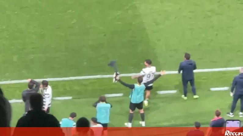 Alvalade celebra o apuramento do Sporting com festa no relvado e nas bancadas