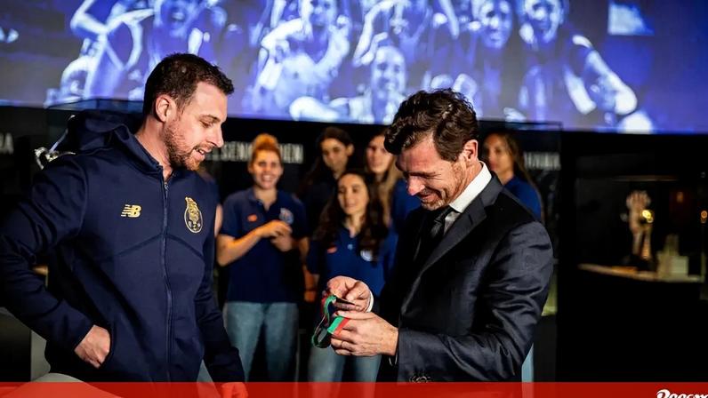 André Villas-Boas e o treinador da equipa de voleibol, Miguel Coelho