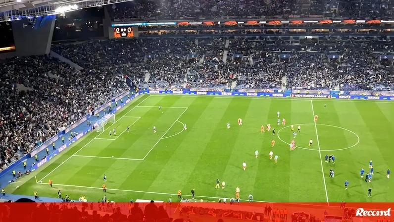 Festejos contidos e aplausos para Thiago Silva no jogo 1.000 do Brasileirão