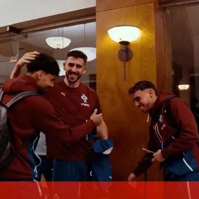 Imagens do encontro entre Paulinho e a comitiva da Seleção Nacional em Cancún