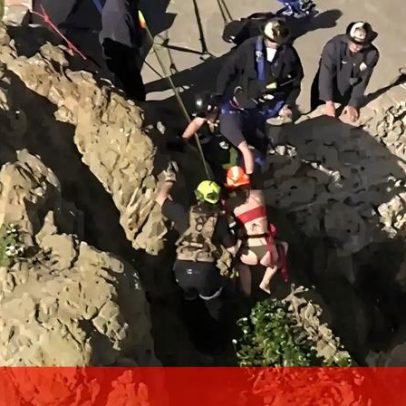 Bombeiros resgataram mulher presa em rochas após queda de penhasco nos EUA