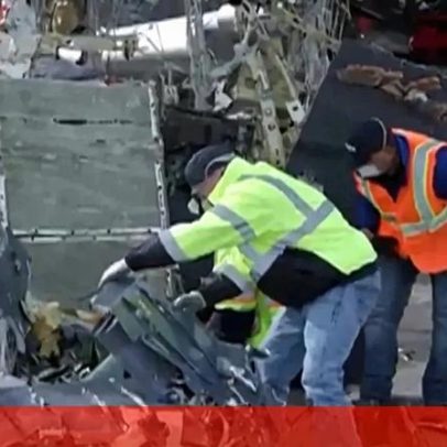 Destroços removidos em LaGuardia após acidente entre camião de bombeiros e avião