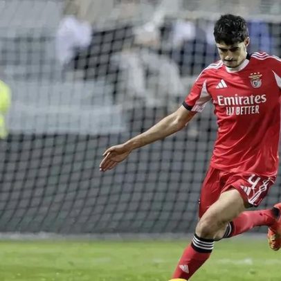 Gestão do Benfica criticada por não apresentar renovação a António Silva