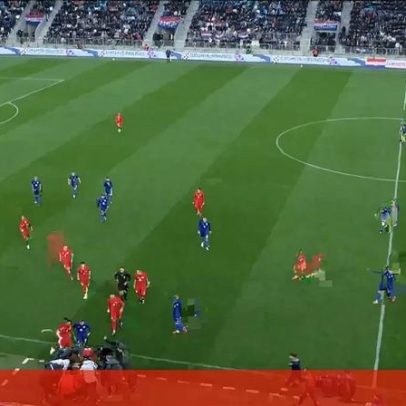 Selecionador turco de sub-21 fica hospitalizado após protesto contra árbitro