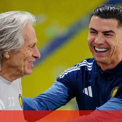 Ronaldo e Jorge Jesus em momento descontraído no ginásio do Al Nassr