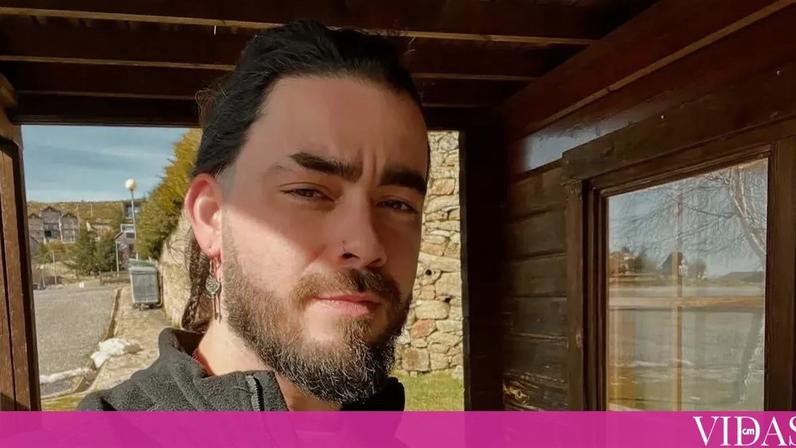 Syro, recém-separado de Mariana Pacheco, surpreendido em direto pelo pai e pelo filho