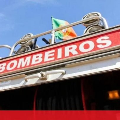 Incêndio deflagra em casa devoluta no centro do Porto