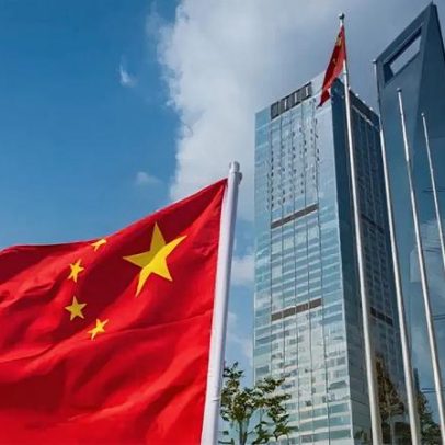 Órgão legislativo chinês afirma nenhum Estado controla assuntos internacionais